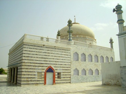 Jhok Sharif - Sufi Inayat Shaheed Tomb - Flikr - 2011 - 01.jpg
